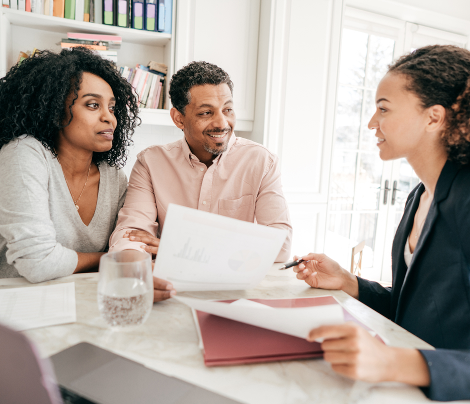 discussing with a couple about the home loan