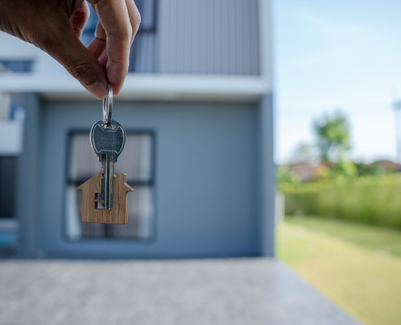 hand holding keys