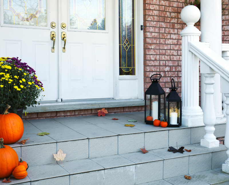 traditional styled home decorated in autumn decore