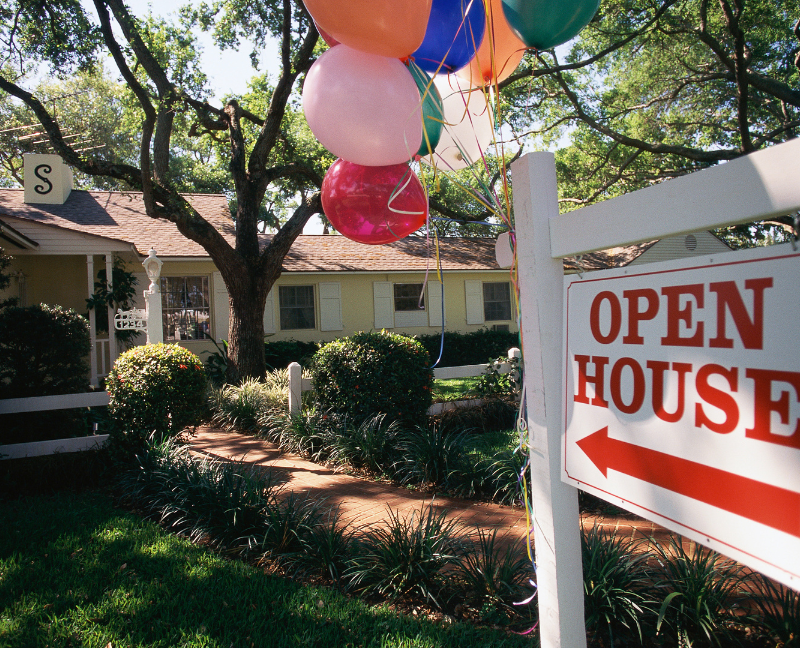 open house sign with balloons