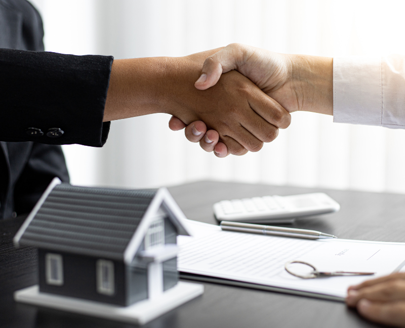 real estate agent shaking hands with homebuyer